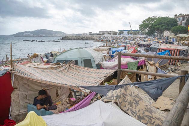 More than 2,000 migrants return to the Trampolín and Benítez beaches in Ceuta after being turned away from the Puerto Migrantes camp Migrants in shanties on Trampolín Beach, September 19, 2026, in Ceuta, Spain. More than 2,000 migrants have returned to the settlements on Ceuta’s Trampolín and Benítez beaches after the temporary reception facility set up in the city’s port reached full capacity. Prior to the transfer on Friday, September 18, it was estimated that more 4,000 undocumented migrants were living in the beach shantytowns. Of these, only 1,700 were able to be accommodated at the Muelle de Poniente camp, while the rest have returned to the beaches. SEPTEMBER 19, 2026 MIGRATION CRISIS Ceuta Ceuta Spain Copyright: xMarcosxMorenox 7785988