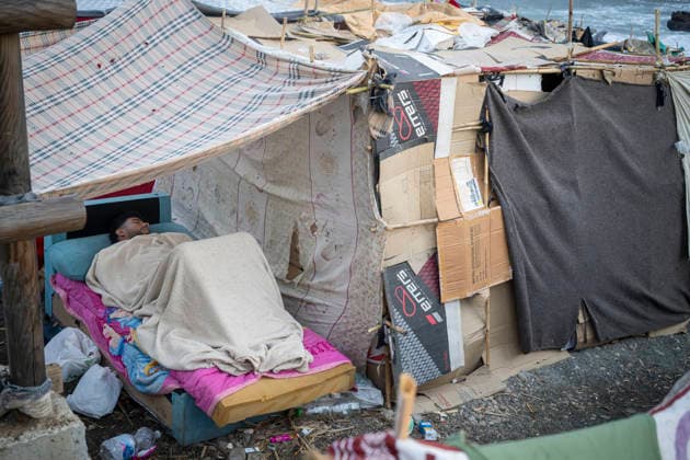 More than 2,000 migrants return to the Trampolín and Benítez beaches in Ceuta after being turned away from the Puerto Migrantes camp; migrants in shacks on Trampolín Beach, September 19, 2026, in Ceuta, Spain. More than 2,000 migrants have returned to the settlements on Ceuta’s Trampolín and Benítez beaches after the temporary reception facility set up in the city’s port reached capacity. Prior to the relocation on Friday, September 18, it was estimated that more 4,000 undocumented migrants were living in the beach shantytowns. Of these, only 1,700 could be accommodated at the Muelle de Poniente camp, while the rest have returned to the beaches. SEPTEMBER 19, 2026 MIGRATION CRISIS Ceuta Ceuta Spain Copyright: xMarcosxMorenox 7785981