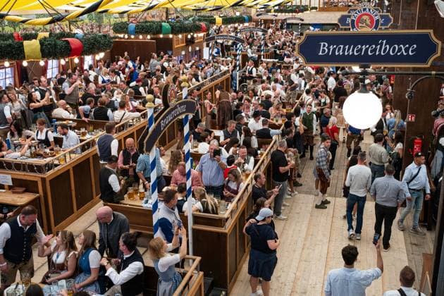 (260919) -- MUNICH, Sept. 19, 2026 -- People enjoy beer at the Oktoberfest in Munich, Germany, Sept. 19, 2026. The 191st Oktoberfest, one of the largest folk festivals in Germany, opened on Saturday in Munich, with mayor Dominik Krause tapping the first barrel of beer as a tradition. This year s festival will last until Oct. 4. ) GERMANY-MUNICH-OKTOBERFEST-OPENING ZhangxHaofu 