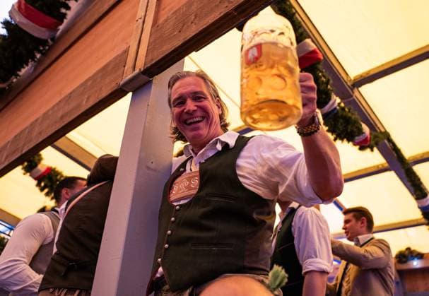 (260919) -- MUNICH, Sept. 19, 2026 -- A man enjoys beer at the Oktoberfest in Munich, Germany, Sept. 19, 2026. The 191st Oktoberfest, one of the largest folk festivals in Germany, opened on Saturday in Munich, with mayor Dominik Krause tapping the first barrel of beer as a tradition. This year s festival will last until Oct. 4. ) GERMANY-MUNICH-OKTOBERFEST-OPENING ZhangxHaofu 