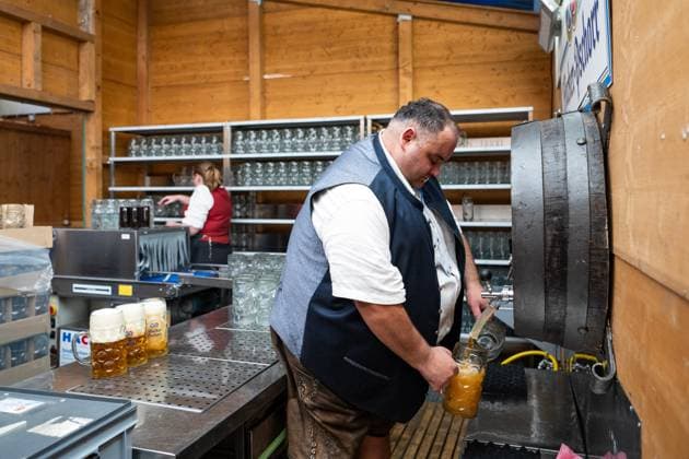 (260919) -- MUNICH, Sept. 19, 2026 -- A staff member prepares cups of beer at the Oktoberfest in Munich, Germany, Sept. 19, 2026. The 191st Oktoberfest, one of the largest folk festivals in Germany, opened on Saturday in Munich, with mayor Dominik Krause tapping the first barrel of beer as a tradition. This year s festival will last until Oct. 4. ) GERMANY-MUNICH-OKTOBERFEST-OPENING ZhangxHaofu 