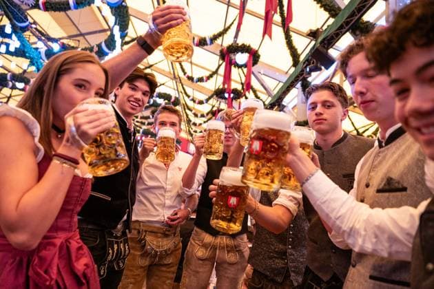 (260919) -- MUNICH, Sept. 19, 2026 -- People enjoy beer at the Oktoberfest in Munich, Germany, Sept. 19, 2026. The 191st Oktoberfest, one of the largest folk festivals in Germany, opened on Saturday in Munich, with mayor Dominik Krause tapping the first barrel of beer as a tradition. This year s festival will last until Oct. 4. ) GERMANY-MUNICH-OKTOBERFEST-OPENING ZhangxHaofu 