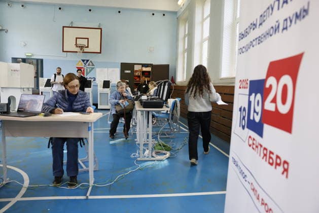 Russians set to elect 450 State Duma members in 3-day election MOSCOW, RUSSIA - SEPTEMBER 19: People vote in Russia s parliamentary election at a polling station in Moscow, Russia, on September 19, 2026. Russian voters will begin voting early Friday to elect the 450 members of the State Duma, the lower house of parliament, in a three-day election that also includes regional and local contests across the country. The Sept. 18-20 vote will determine the ninth convocation of the State Duma, with parliamentary elections being held for the first time since the beginning of the Ukraine conflict in February 2022. Yulia Morozova Anadolu Moscow Russia. Editorial use only. Please get in touch for any other usage.  Copyright: x2026xAnadoluxYuliaxMorozovax