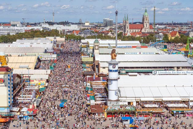 Oktoberfest 2026, a panoramic view from the Ferris wheel over the breweries’ festival tents to St. Paul’s Church; the Wiesn kicks off with bright sunshine and temperatures up to 24 degrees—perfec