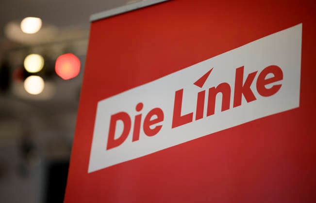 Feature, Banner: The Left; Poster: The Left NRW State Party Convention, September 19, 2009, 2026, in Mülheim an der Ruhr, Germany, Stadthalle