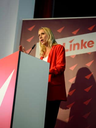 Alexandra Mehdi, lead candidate for the 2027 North Rhine-Westphalia state election, during the general debate on September 19, 2026, at the Left Party of North Rhine-Westphalia state convention, held on September 19, 2026, at the Stadthalle in Mülheim an der Ruhr, Germany