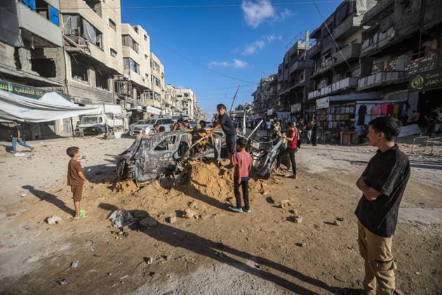 Palestinians Gather at Site of Israeli Strike in Gaza City Palestinians gather at the site of an Israeli airstrike that targeted a civilian vehicle in the Sheikh Radwan neighborhood of Gaza City on September 19, 2026. The strike killed one Palestinian and wounded others, according to medical sources. Photo by Bilal Osama apaimages Gaza city Gaza Strip Palestinian Territory 190926_Gaza_BO_01(3) Copyright: xapaimagesxBilalxOsamax xapaimagesx