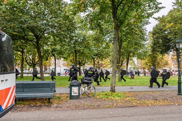 September 19, 2026, Den Haag - The Hague, South Holland, The Netherlands Holland: September 19, 2026, The Hague, the Netherlands. Several hundred anti-immigration and anti-government demonstrators gathered on the Malieveld under the banner Wij Zijn Het Volk, throwing fireworks and uprooted traffic bollards at riot police, who deployed a water cannon. Authorities banned the planned march, dissolved the demonstration and imposed an emergency order over much of the city center. Den Haag - The Hague The Netherlands Holland  - ZUMAp202 20260919_zip_p202_010 Copyright: xJamesxPetermeierx