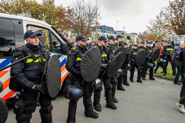 September 19, 2026, Den Haag - The Hague, South Holland, The Netherlands Holland: September 19, 2026, The Hague, the Netherlands. Several hundred anti-immigration and anti-government demonstrators gathered on the Malieveld under the banner Wij Zijn Het Volk, throwing fireworks and uprooted traffic bollards at riot police, who deployed a water cannon. Authorities banned the planned march, dissolved the demonstration and imposed an emergency order over much of the city center. Den Haag - The Hague The Netherlands Holland  - ZUMAp202 20260919_zip_p202_012 Copyright: xJamesxPetermeierx