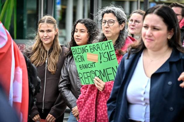 PISA Shock: Education Crisis 2026—Enough Talk, Time for Educational Reform Now! Demonstration by the District Student Council (BSV) and GEW Bochum in Bochum ** FOR EDITORIAL USE ONLY ** EDITORIAL USE ONLY ** p PISA Shock: Education Crisis 2026—Enough Talk, Education Reform Now! Demonstration by the Distri Copyright: UwexMöller doc87o7qea2zfb1f3n3rkym ,EDITORIAL USE ONLY Copyright: UwexMöller
