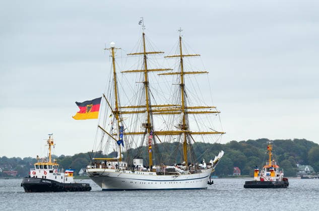 German Navy: The Gorch Fock training ship arrives in Kiel after a long voyage abroad. The Gorch Fock is towed to its berth at the Gorch Fock Pier at the Kiel Naval Base. Kiel, Kiel Fjord, Schleswig-Holstein, Germany