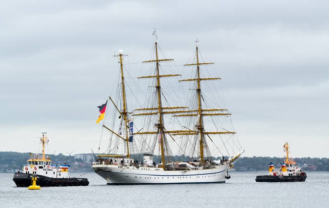 German Navy: The Gorch Fock training ship arrives in Kiel after a long voyage abroad. The Gorch Fock is towed to its berth at the Gorch Fock Pier at the Kiel Naval Base. Kiel, Kiel Fjord, Schleswig-Holstein, Germany