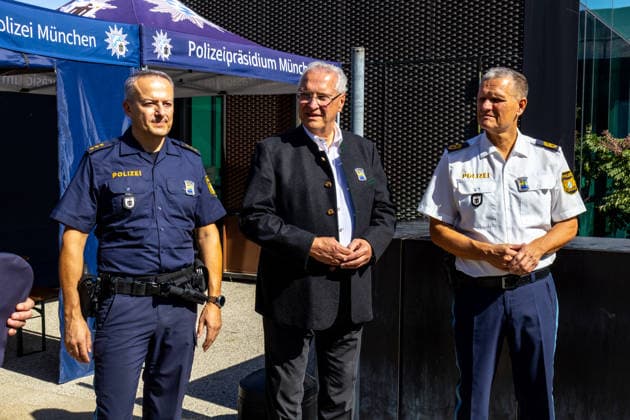 Munich, Bavaria, Germany September 19, 2026: Bavaria™s Minister of the Interior, Joachim Herrmann, speaks during a visit to the Wiesn-Wache at the 191st Oktoberfest in 2026. While there, he learns about the security situation, police operations, and current safety measures