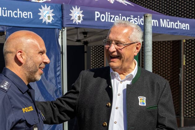 Munich, Bavaria, Germany September 19, 2026: Bavaria™s Minister of the Interior, Joachim Herrmann, speaks during a visit to the Wiesn-Wache at the 191st Oktoberfest in 2026. While there, he learns about the security situation, police operations, and current safety measures