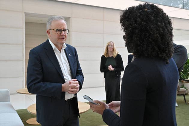 ANTHONY ALBANESE UNITED STATES VISIT, Australia™s Prime Minister Anthony Albanese during a demonstration of Apple™s new child safety features at Apple Park in Cupertino, California in United States, Saturday, September 19, 2026. ( NO ARCHIVING Cupertino California United States of America SAN JOSE  Copyright: xMICKxTSIKASx 20260920197789865812