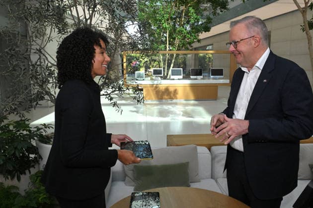 ANTHONY ALBANESE UNITED STATES VISIT, Australia™s Prime Minister Anthony Albanese during a demonstration of Apple™s new child safety features at Apple Park in Cupertino, California in United States, Saturday, September 19, 2026. ( NO ARCHIVING Cupertino California United States of America SAN JOSE  Copyright: xMICKxTSIKASx 20260920198194549757