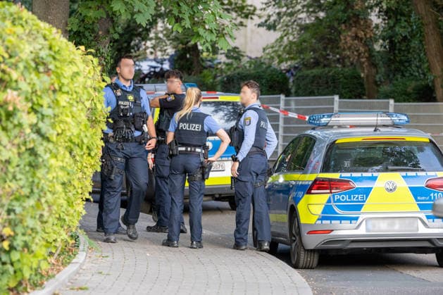 Shooting in Frankfurt-Eckenheim, September 19, 2026. According to a police media release, shots were fired in Frankfurt-Eckenheim. A large number of police officers have been on the scene since early Saturday evening. The incident spans several locations, including Sigmund Freud Street and Niederborn Street. The circumsta