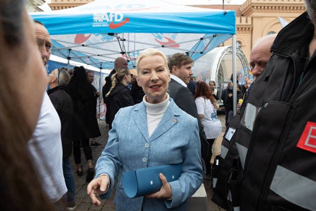 AfD holds final election campaign rally in Schwerin SCHWERIN, GERMANY - SEPTEMBER 19: Alternative for Germany (AfD) politicians Leif-Erik Holm, Ulrich Siegmund and Petra Federau attend the party s final election campaign rally, one day before the Mecklenburg-Vorpommern state election, in Schwerin, Germany, on September 19, 2026. Somaya Abdelrahman Anadolu Schwerin Germany. Editorial use only. Please get in touch for any other usage.  Copyright: x2026xAnadoluxSomayaxAbdelrahmanx