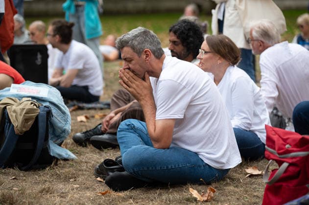 September 19, 2026, London, United Kingdom: Quakers gather at Victoria Embankment Gardens for speeches and 15 minutes of silence before the march. Quakers took part in the National Silent Walking Vigil for Peace in central London. Organised by Quakers in Britain, the event begun with a short meeting for worship before participants walked through Whitehall. Organisers described the event as a peaceful public witness for peace and solidarity with people affected by violence, conflict and war. London United Kingdom - ZUMAs197 20260919_aaa_s197_246 Copyright: xAndreaxDomeniconix