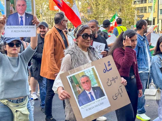 Düsseldorf, Germany. On Saturday, September 19, 2026, a demonstration related to Iran took place in Düsseldorf. Israeli and U.S. flags were visible among the demonstrators. Some participants also displayed portraits of Reza Pahlavi and Isr Copyright: xOrhanxHabashx