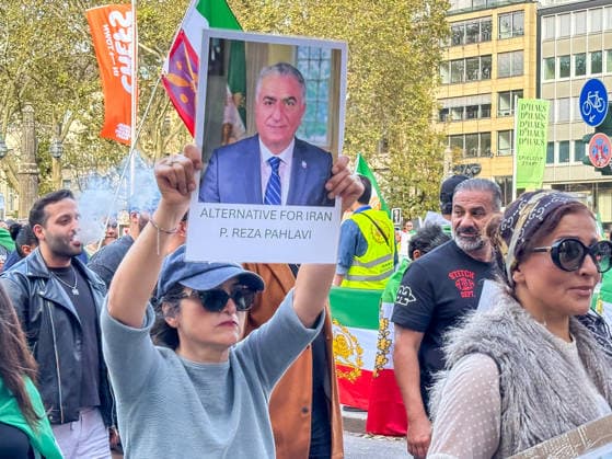Düsseldorf, Germany. On Saturday, September 19, 2026, a demonstration related to Iran took place in Düsseldorf. Israeli and U.S. flags were visible among the demonstrators. Some participants also displayed portraits of Reza Pahlavi and Isr Copyright: xOrhanxHabashx