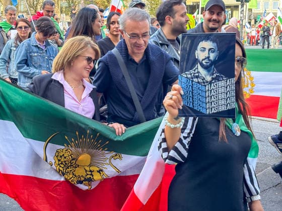 Düsseldorf, Germany. On Saturday, September 19, 2026, a demonstration related to Iran took place in Düsseldorf. Israeli and U.S. flags were visible among the demonstrators. Some participants also displayed portraits of Reza Pahlavi and Isr Copyright: xOrhanxHabashx