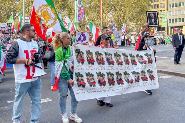 Düsseldorf, Germany—On Saturday, September 19, 2026, a demonstration related to Iran took place in Düsseldorf. Israeli and U.S. flags were visible among the demonstrators. Some participants also displaye Copyright: xOrhanxHabashx
