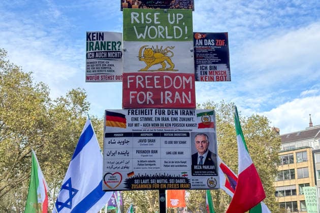 Düsseldorf, Germany—On Saturday, September 19, 2026, a demonstration related to Iran took place in Düsseldorf. Israeli and U.S. flags were visible among the demonstrators. Some participants also displ Copyright: xOrhanxHabashx