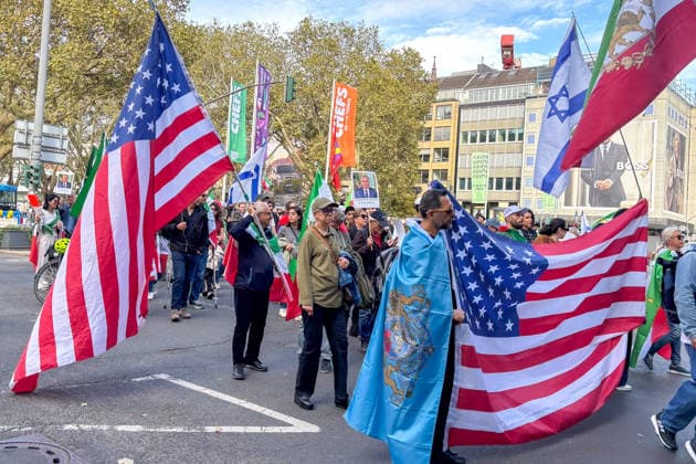 Düsseldorf, Germany. On Saturday, September 19, 2026, a demonstration related to Iran took place in Düsseldorf. Israeli and U.S. flags were visible among the demonstrators. Some participants also displayed portraits of Reza Pahlavi and Isr Copyright: xOrhanxHabashx