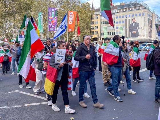 Düsseldorf, Germany. On Saturday, September 19, 2026, a demonstration related to Iran took place in Düsseldorf. Israeli and U.S. flags were visible among the demonstrators. Some participants also displayed portraits of Reza Pahlavi and Isr Copyright: xOrhanxHabashx