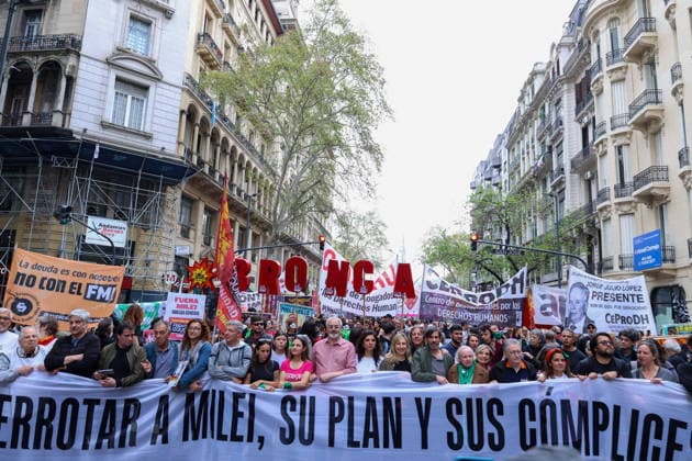 September 19, 2026, Buenos Aires, Buenos Aires, Argentina: The demonstration began at the National Congress (Buenos Aires) to the Plaza de Mayo square. Protesters were voicing complaints over the Milei governmentÃ¢â‚¬â ¢s economic policies, along with an electoral call to move Ã¢â‚¬oetoward defeating Milei. Buenos Aires Argentina  - ZUMAa188 20260919_zip_a188_009 Copyright: xPaulaxAcunzox