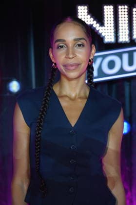 Comedienne Anna Okot appears as a guest on the show Ladies Night Youngstars. WDR Ladies Night Youngstars is the only German-language cabaret television show for young talent featuring an all-female cast.
