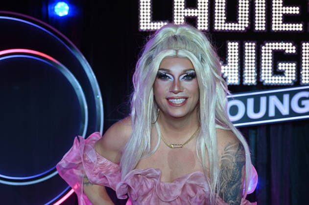 Comedienne, host, and drag queen Pam Pengco—born David Kirfel—appears as a guest on the show Ladies Night Youngstars. WDR Ladies Night Youngstars is the only German-language cabaret television show for young talent with an all-female cast.