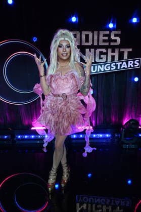 Comedienne, host, and drag queen Pam Pengco—born David Kirfel—appears as a guest on the show Ladies Night Youngstars. WDR Ladies Night Youngstars is the only German-language cabaret television show for young talent with an all-female cast.