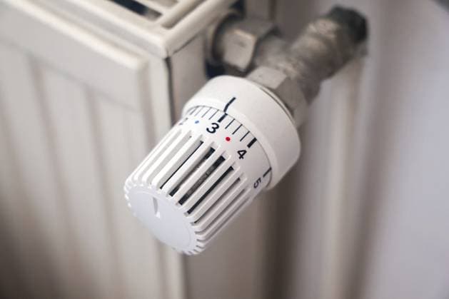 Thermostatisches Heizkörperventil zur Einstellung der Raumtemperatur zur Energieeinsparung Thermostatic radiator valve adjusting room temperature for energy saving Copyright: imageBROKER MPfoto71 ibxpie19000036.jpg