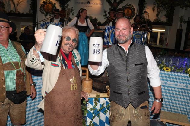 Frank Zander and Björn Schwarz at the Oktoberfest 2026 keg-tapping ceremony at Hofbräu Berlin, Berlin, September 19, 2026 Copyright: xAgenturxMatthiasxWehnertx xM.xGränzdörferx