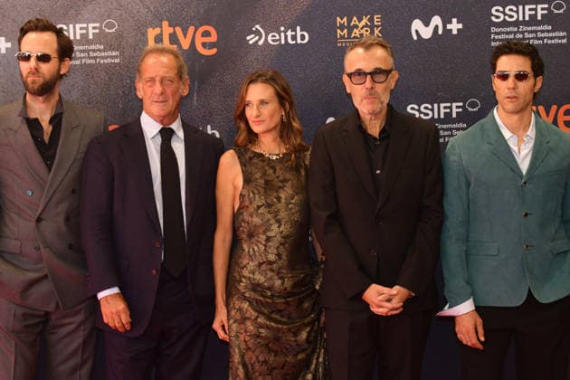 74th San Sebastian Film Festival Red Carpet, September 19 74th SSIFF 74th San Sebastian International Film Festival LES MISERABLES Red Carpet Benjamin Lavernhe, Vincent Lindon, Camille Cottin, Fred Cavayé, and Tahar Rahim attend the screening of *Les Misérables* Photos by Thomas Bohlen Starface 459783 September 19, 2026, San Sebastián, Spain  Copyright: xThomasxBohlenx STAR_459783_108