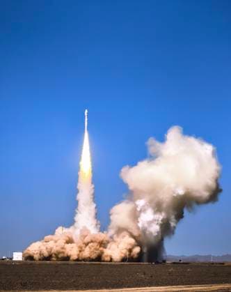 (260920) -- JIUQUAN, Sept. 20, 2026 -- A Lijian-1 Y18 carrier rocket carrying nine satellites blasts off from the Dongfeng commercial space innovation pilot zone in northwest China, Sept. 20, 2026. China successfully launched nine satellites into space from the Dongfeng commercial space innovation pilot zone in northwest China at 12:03 p.m. Sunday (Beijing Time). The satellites were carried by a Lijian-1 Y18 carrier rocket and have entered their planned orbits. The launch mission was a complete success. (Photo by Wang Jiangbo Xinhua) (EyesOnSci) CHINA-SATELLITES-LAUNCH (CN) LiuxFang 