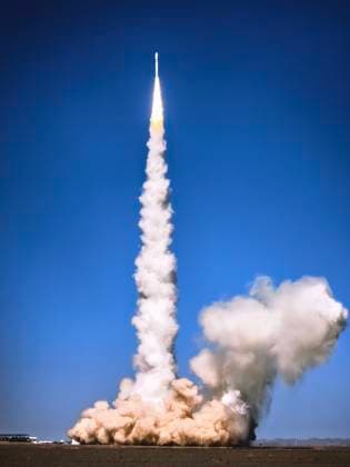 (260920) -- JIUQUAN, Sept. 20, 2026 -- A Lijian-1 Y18 carrier rocket carrying nine satellites blasts off from the Dongfeng commercial space innovation pilot zone in northwest China, Sept. 20, 2026. China successfully launched nine satellites into space from the Dongfeng commercial space innovation pilot zone in northwest China at 12:03 p.m. Sunday (Beijing Time). The satellites were carried by a Lijian-1 Y18 carrier rocket and have entered their planned orbits. The launch mission was a complete success. (Photo by Wang Jiangbo Xinhua) (EyesOnSci) CHINA-SATELLITES-LAUNCH (CN) LiuxFang 