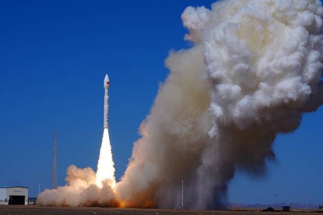 (260920) -- JIUQUAN, Sept. 20, 2026 -- A Lijian-1 Y18 carrier rocket carrying nine satellites blasts off from the Dongfeng commercial space innovation pilot zone in northwest China, Sept. 20, 2026. China successfully launched nine satellites into space from the Dongfeng commercial space innovation pilot zone in northwest China at 12:03 p.m. Sunday (Beijing Time). The satellites were carried by a Lijian-1 Y18 carrier rocket and have entered their planned orbits. The launch mission was a complete success. (Photo by Wang Jiangbo Xinhua) (EyesOnSci) CHINA-SATELLITES-LAUNCH (CN) LiuxFang 