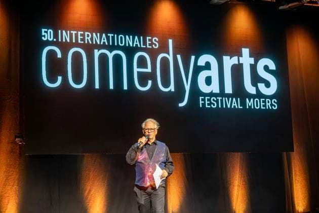 50 Years of Comedy Arts, Gala at the Enni Event Hall ** FOR EDITORIAL PURPOSES ONLY ** EDITORIAL USE ONLY ** p Performers and audience members gather at the Enni Event Hall in Moers on September 19, 2026, and Stefan Basso welcomes the guests. A grand gala is being held to celebrate the anniversary. Photo by Arnulf Stoffel, Funke Foto Services p Buntes Deutschlan Copyright: ArnulfxStoffel doc87oiljjgvxuvnzfa1cg3 ,EDITORIAL USE ONLY Copyright: ArnulfxStoffel