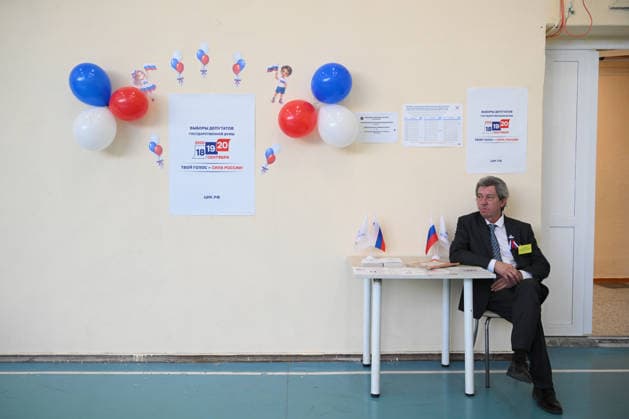 Russia Regions Parliamentary Election 9246993 20.09.2026 A member of a local electoral commission waits for voters at a polling station during elections to Russia s ninth State Duma, the lower house of parliament, in Novosibirsk, Russia. Alexandr Kryazhev Sputnik Novosibirsk Russia  Copyright: xAlexandrxKryazhevx