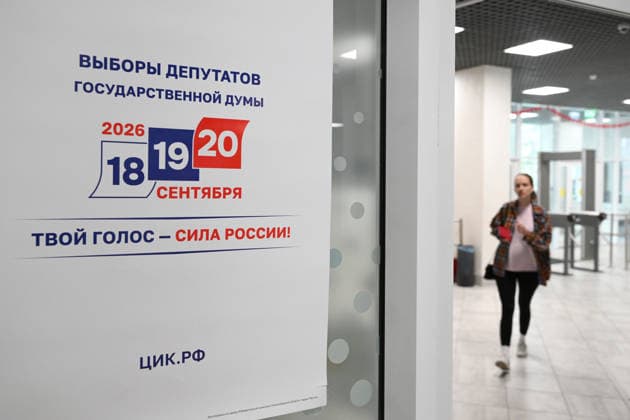 Russia Regions Parliamentary Election 9247001 20.09.2026 A woman arrives to vote at a polling station during elections to Russia s ninth State Duma, the lower house of parliament, in Novosibirsk, Russia. Alexandr Kryazhev Sputnik Novosibirsk Russia  Copyright: xAlexandrxKryazhevx