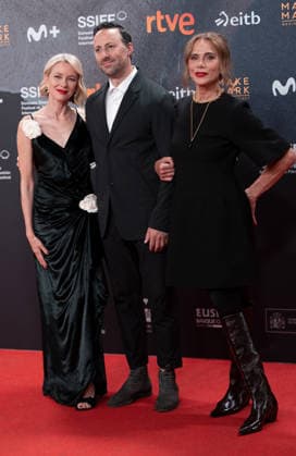 Naomi Watts, Lena Olin, Ben Shirinian — ‘The Housewife’ Red Carpet at the 74th San Sebastián International Film Festival (SSIFF) at the Kursaal Palace in San Sebastián, Spain, on September 19, 2026. Lalo Yasky, Bestimage, San Sebastián, Spain  Copyright: xLALOxYASKYx xBESTIMAGExLALOxYASKYx xBESTIMAGEx