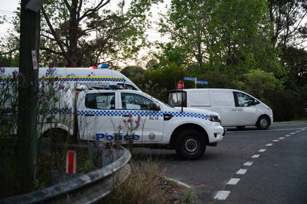 FATAL STABBING BLUE MOUNTAINS, Police and emergency services attended the scene of a stabbing at Valley Heights, Blue Mountains, west of Sydney, Sunday, September 20, 2026. One child has died and two other children and a woman are in a critical condition after a stabbing in the Blue Mountains. ( NO ARCHIVING  Copyright: xSarahxWilsonx 20260920165685544117