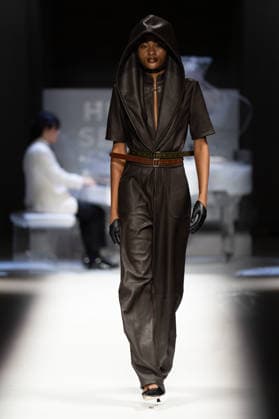 Hu Bing Selects: Urban Grace Spring Summer 2027 at London Fashion Week LONDON, ENGLAND - SEPTEMBER 19: A model walks the runway at the Hu Bing Selects: Urban Grace show during London Fashion Week 2026 on September 19, 2026 in London, England., Credit:Pupat Chenaksara Avalon UK, London  Copyright: xPupatxChenaksarax xAvalonx 1136495667