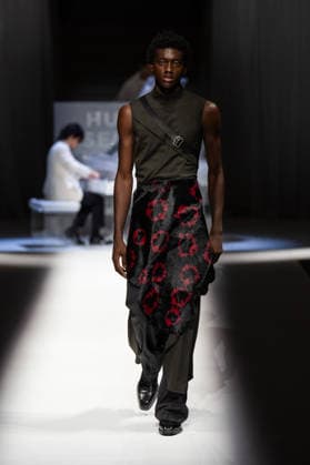 Hu Bing Selects: Urban Grace Spring Summer 2027 at London Fashion Week LONDON, ENGLAND - SEPTEMBER 19: A model walks the runway at the Hu Bing Selects: Urban Grace show during London Fashion Week 2026 on September 19, 2026 in London, England., Credit:Pupat Chenaksara Avalon UK, London  Copyright: xPupatxChenaksarax xAvalonx 1136495738