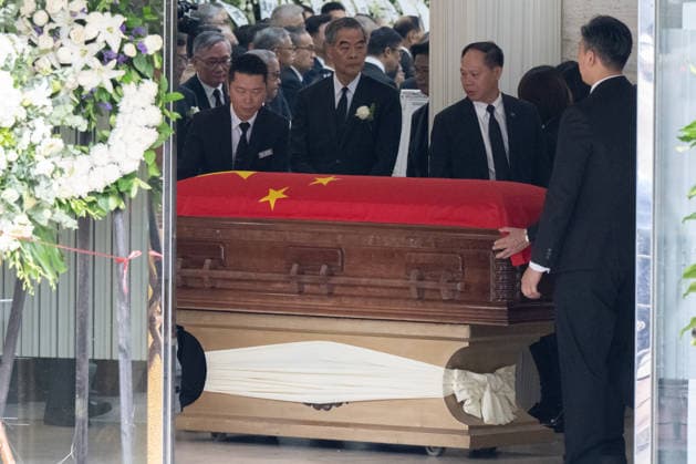 HONG KONG-DAILY TUNG-PASSING The casket of former Chief Executive Tung Chee-hwa, draped in the national flag of the People s Republic of China, is moved from the funeral hall to the hearse outside the Hong Kong Funeral Home on September 20, 2026 in Hong Kong. (Photo by Kevin Li TMHK via Nexpher Images) Hong Kong