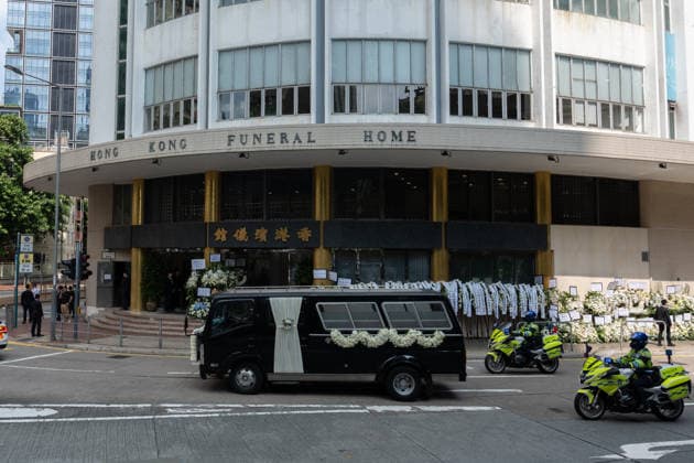 HONG KONG-DAILY TUNG-PASSING A wide view shows the hearse carrying the casket of former Chief Executive Tung Chee-hwa passing in front of the Hong Kong Funeral Home as it begins its journey to the crematorium on September 20, 2026 in Hong Kong. (Photo by Kevin Li TMHK via Nexpher Images) Hong Kong