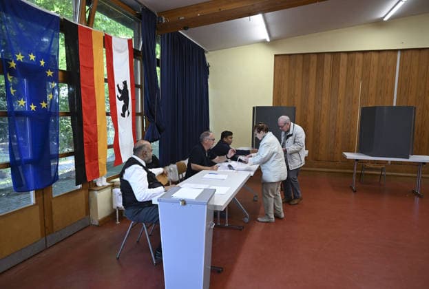 Voters head to polls for Berlin and Mecklenburg-Vorpommern state elections in Germany BERLIN, GERMANY - SEPTEMBER 20: Voters cast their ballots at a polling station in the Charlottenburg district during state elections in Berlin, Germany on September 20, 2026. Voters went to the polls for state elections in both Berlin and Mecklenburg-Vorpommern to elect their respective regional legislatures. Halil Sagirkaya Anadolu Berlin Germany. Editorial use only. Please get in touch for any other usage.  Copyright: x2026xAnadoluxHalilxSagirkayax
